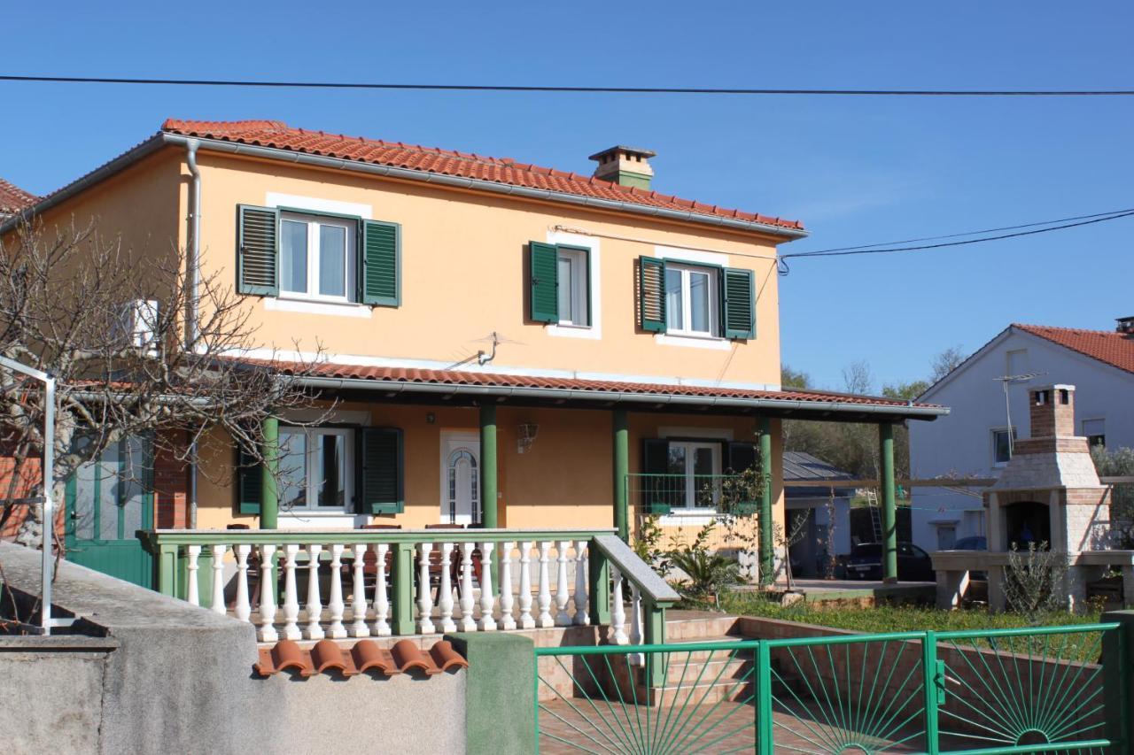Vila Paula Malinska Luaran gambar